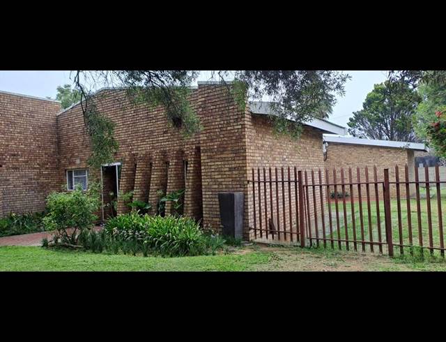 4 BEDROOM HOUSE FOR SALE IN MEYERHOF